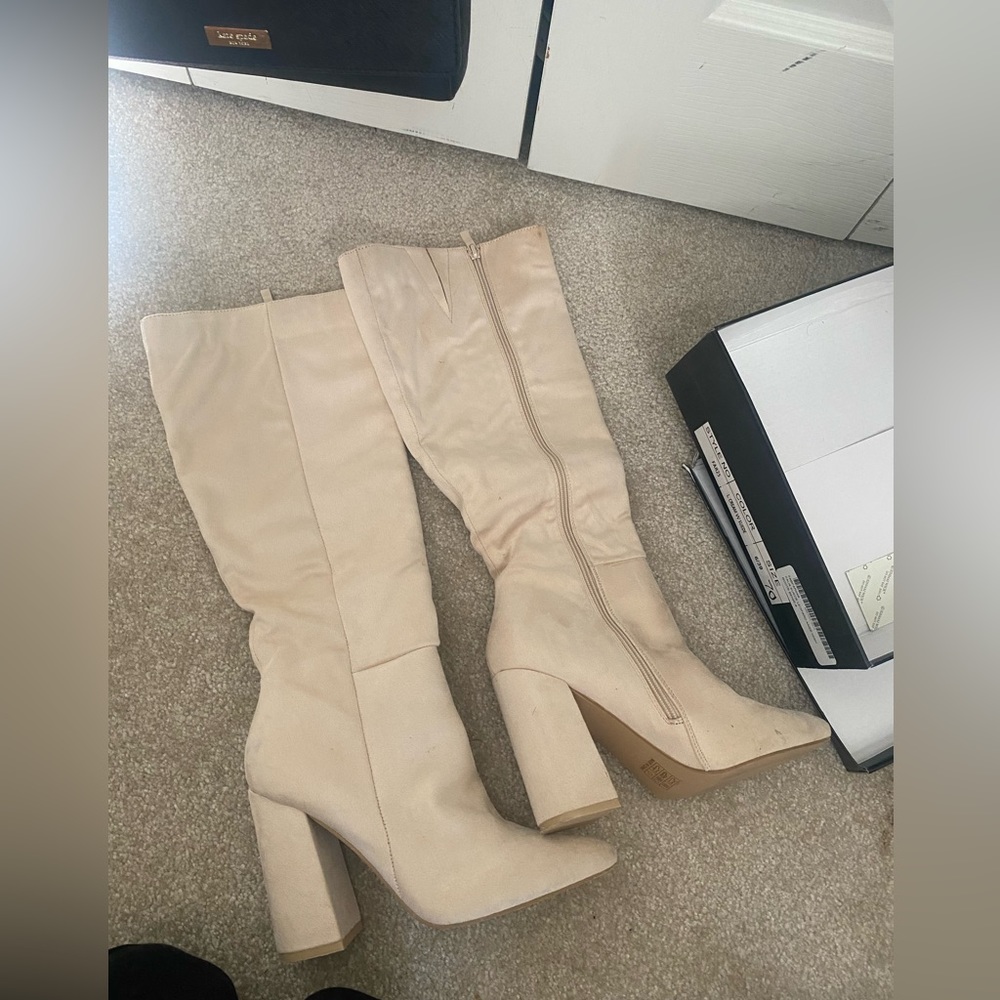 Boots - Picture 5 of 6